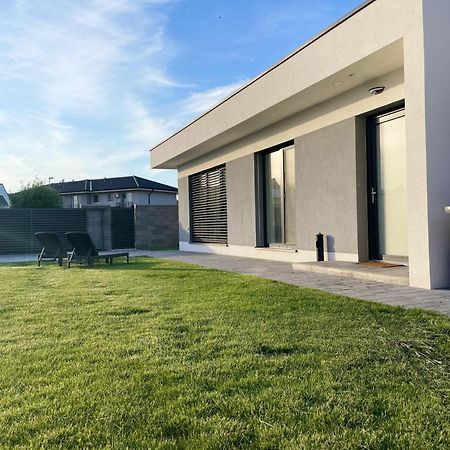 Klimatizovany Apartmanovy Dom, S Virivkou, 1B Senec Eksteriør billede